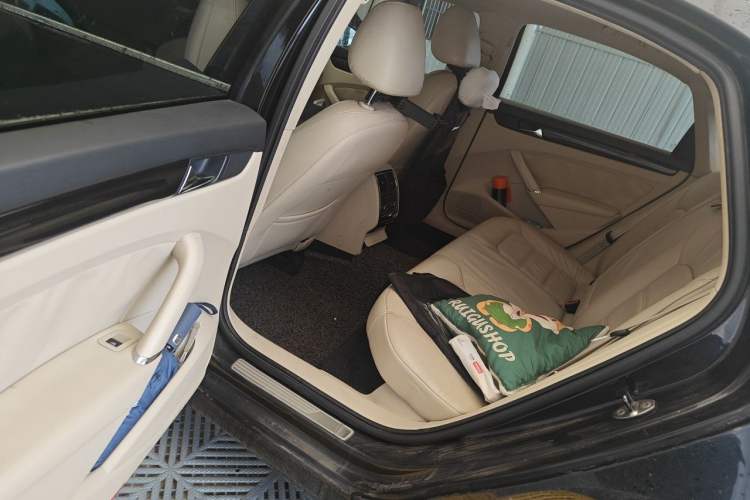 Used Volkswagen Passat 2014 1.8TSI DSG Prestige Edition Left Rear Seat