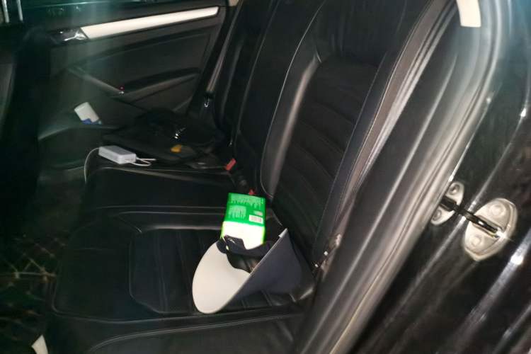 Used Volkswagen Passat 2014 1.8TSI DSG Prestige Navigation Edition Left Rear Seat