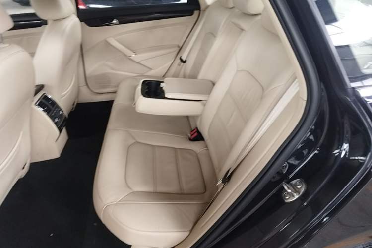 Used Volkswagen Passat 2014 1.8TSI DSG Prestige Edition Left Rear Seat