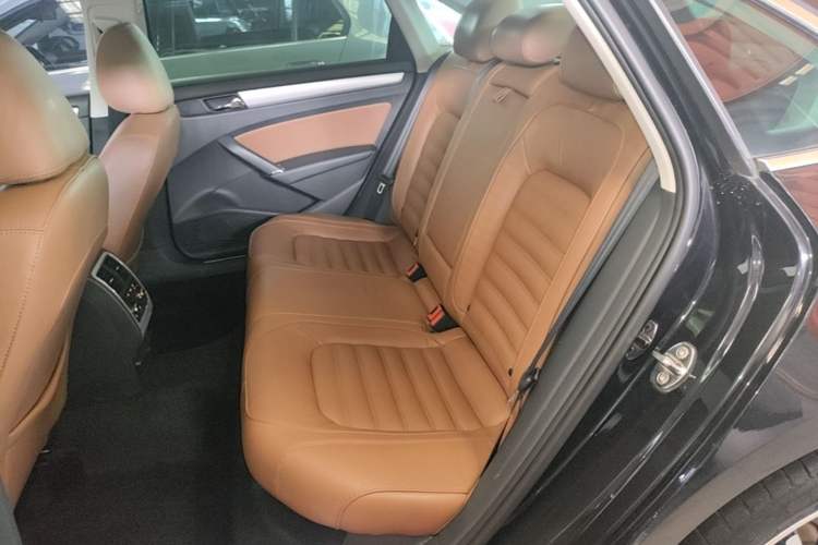 Used Volkswagen Passat 2014 1.8TSI DSG Prestige Edition Left Rear Seat