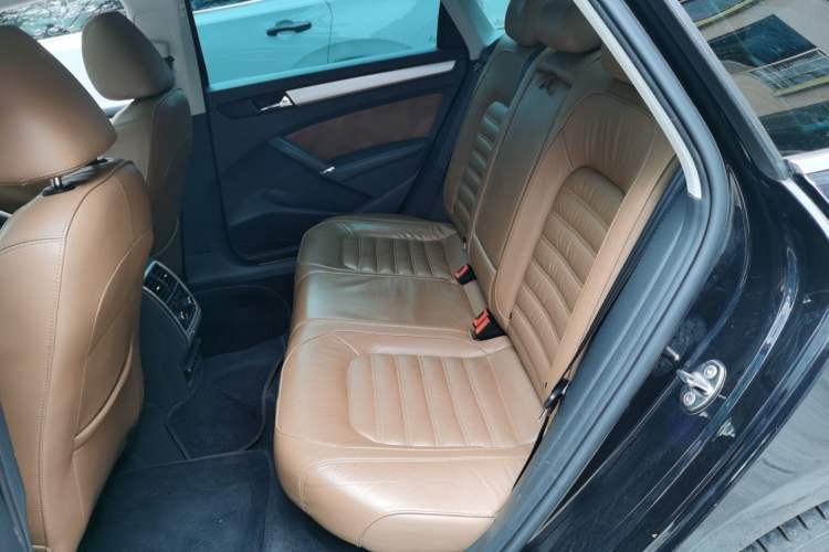 Used Volkswagen Passat 2014 1.8TSI DSG Prestige Navigation Edition Left Rear Seat
