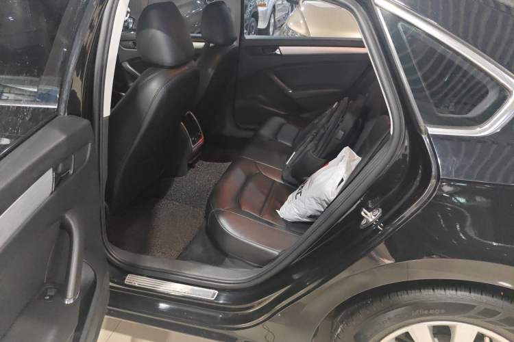 Used Volkswagen Passat 2014 1.8TSI DSG Prestige Edition Left Rear Seat