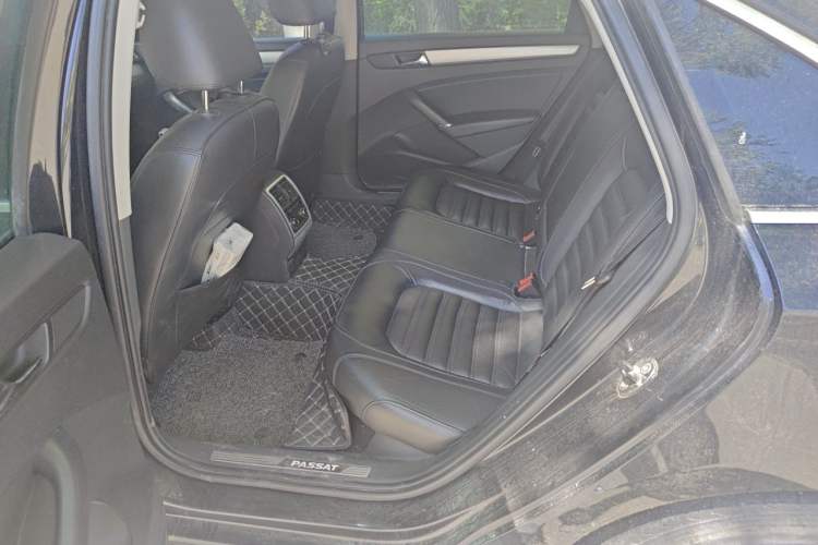 Used Volkswagen Passat 2014 1.8TSI DSG Prestige Navigation Edition Left Rear Seat