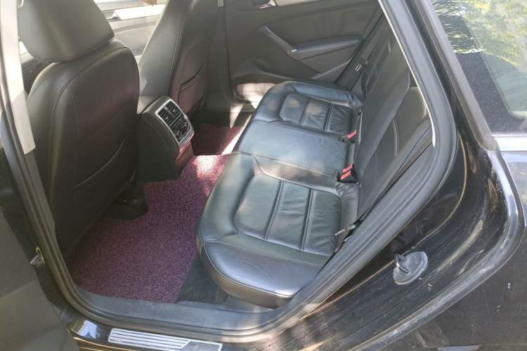 Used Volkswagen Passat 2014 1.8TSI DSG Prestige Navigation Edition Left Rear Seat