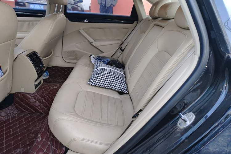 Used Volkswagen Passat 2014 1.8TSI DSG Prestige Navigation Edition Left Rear Seat