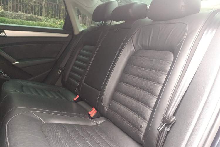 Used Volkswagen Passat 2014 1.8TSI DSG Prestige Navigation Edition Left Rear Seat
