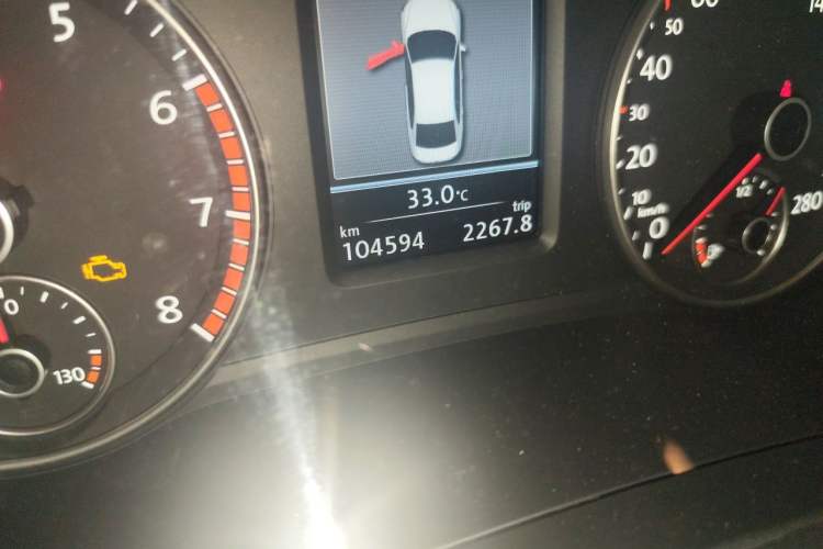 Used Volkswagen Passat 2014 1.8TSI DSG Prestige Edition Odometer Close Up