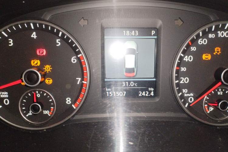 Used Volkswagen Passat 2014 1.8TSI DSG Prestige Edition Odometer Close Up