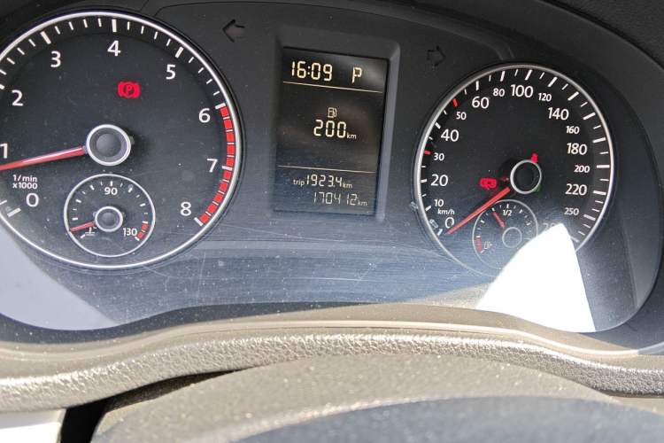 Used Volkswagen Passat 2014 1.8TSI DSG Prestige Navigation Edition Odometer Close Up