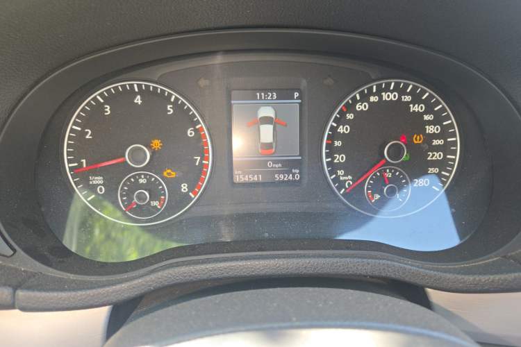 Used Volkswagen Passat 2014 1.8TSI DSG Prestige Edition Odometer Close Up