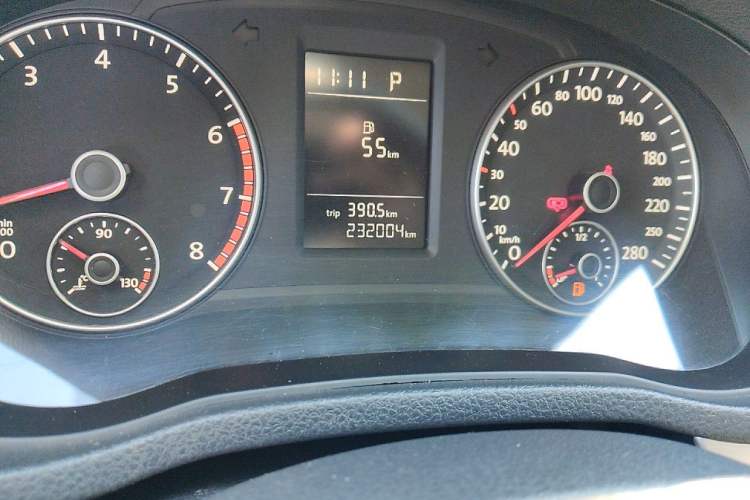 Used Volkswagen Passat 2014 1.8TSI DSG Prestige Edition Odometer Close Up