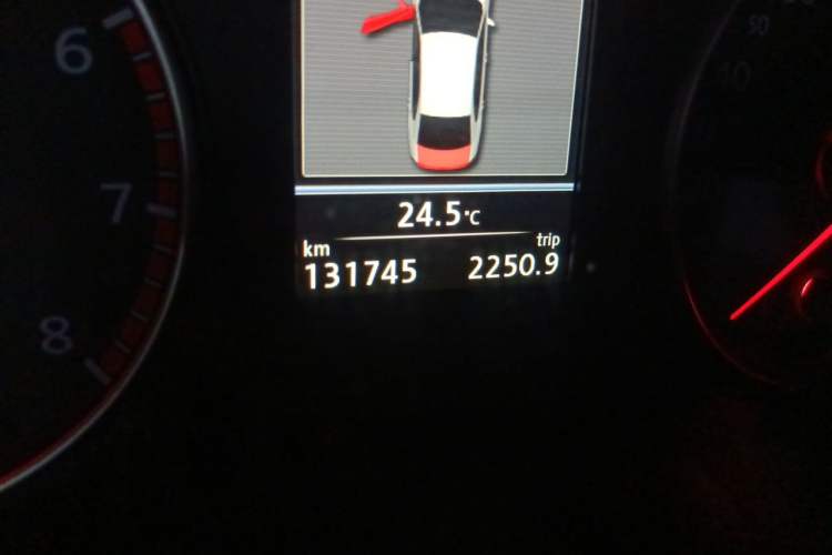 Used Volkswagen Passat 2014 1.8TSI DSG Prestige Edition Odometer Close Up