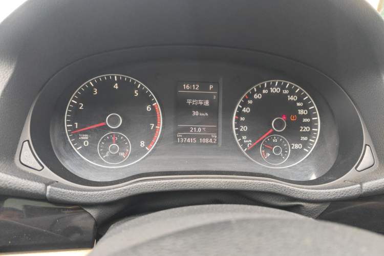 Used Volkswagen Passat 2014 1.8TSI DSG Prestige Edition Odometer Close Up