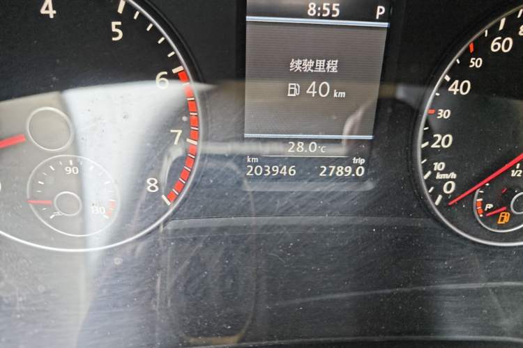 Used Volkswagen Passat 2014 1.8TSI DSG Prestige Edition Odometer Close Up