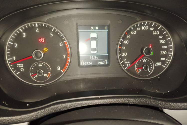 Used Volkswagen Passat 2014 1.8TSI DSG Prestige Edition Odometer Close Up