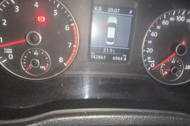 Used Volkswagen Passat 2014 2.0 TSI DSG Prestige Edition Odometer Close Up