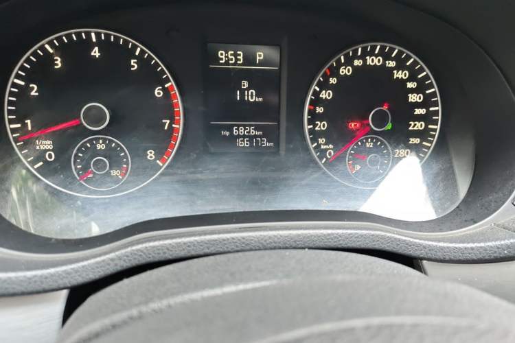 Used Volkswagen Passat 2014 1.8TSI DSG Prestige Edition Odometer Close Up