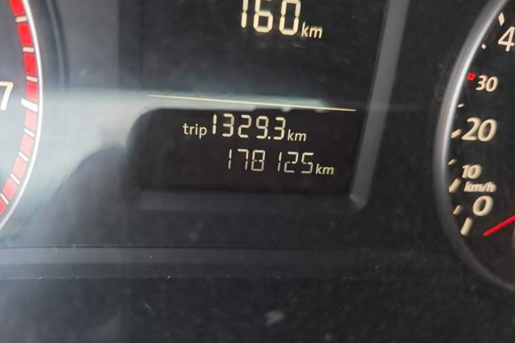 Used Volkswagen Passat 2014 1.8TSI DSG Prestige Edition Odometer Close Up