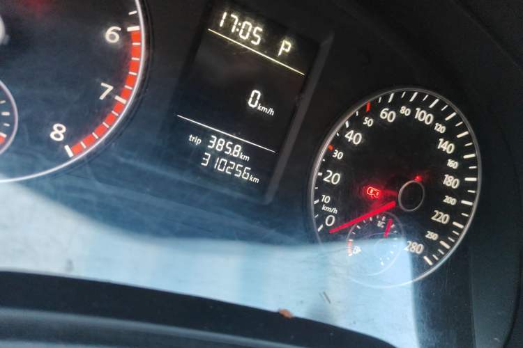 Used Volkswagen Passat 2014 1.8TSI DSG Prestige Edition Odometer Close Up
