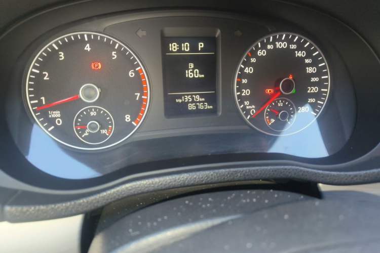 Used Volkswagen Passat 2014 1.8TSI DSG Prestige Edition Odometer Close Up