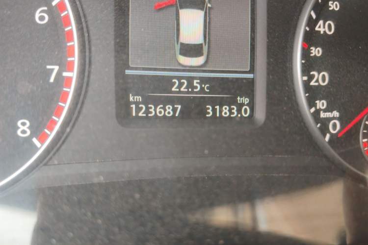 Used Volkswagen Passat 2014 1.8TSI DSG Prestige Edition Odometer Close Up