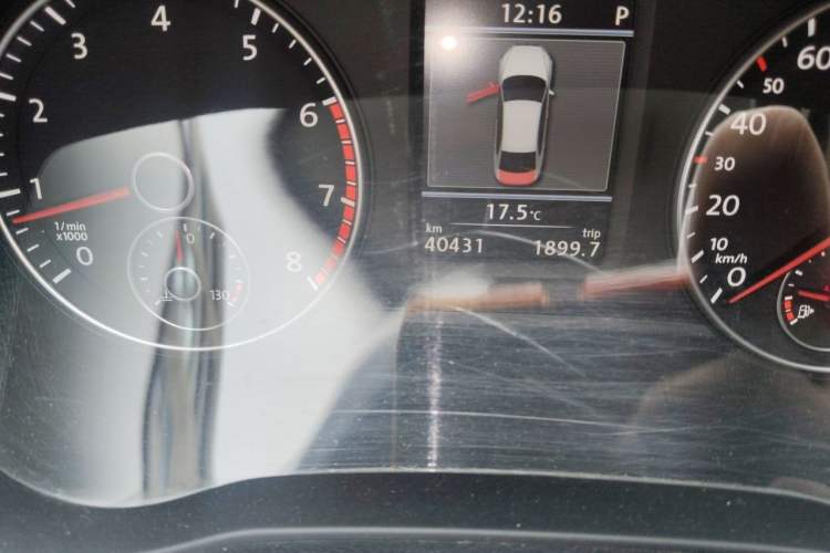 Used Volkswagen Passat 2014 1.8TSI DSG Prestige Edition Odometer Close Up