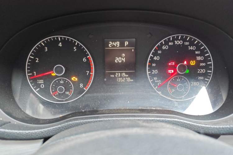 Used Volkswagen Passat 2014 1.8TSI DSG Prestige Navigation Edition Odometer Close Up