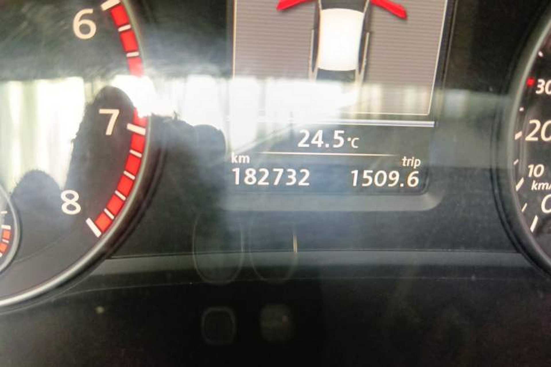 Used Volkswagen Passat 2014 1.8TSI DSG Prestige Edition Odometer Close Up