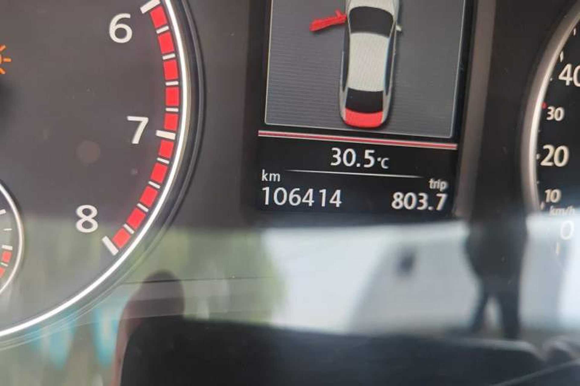 Used Volkswagen Passat 2014 1.8TSI DSG Prestige Edition Odometer Close Up