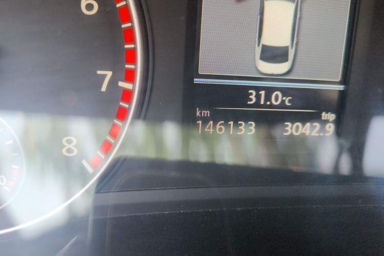 Used Volkswagen Passat 2014 2.0 TSI DSG Prestige Navigation Edition Odometer Close Up