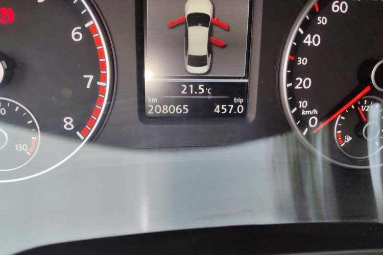 Used Volkswagen Passat 2014 1.8TSI DSG Prestige Edition Odometer Close Up