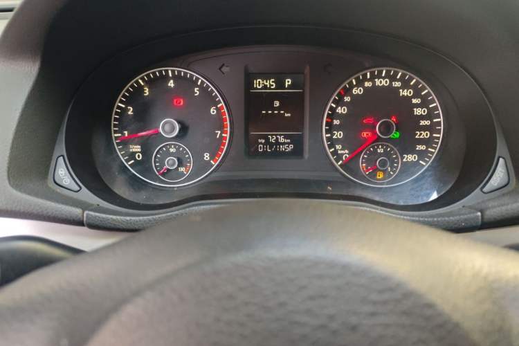 Used Volkswagen Passat 2014 1.8TSI DSG Prestige Edition Odometer Close Up