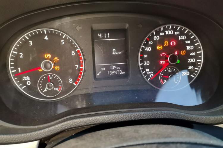 Used Volkswagen Passat 2014 1.8TSI DSG Prestige Edition Odometer Close Up