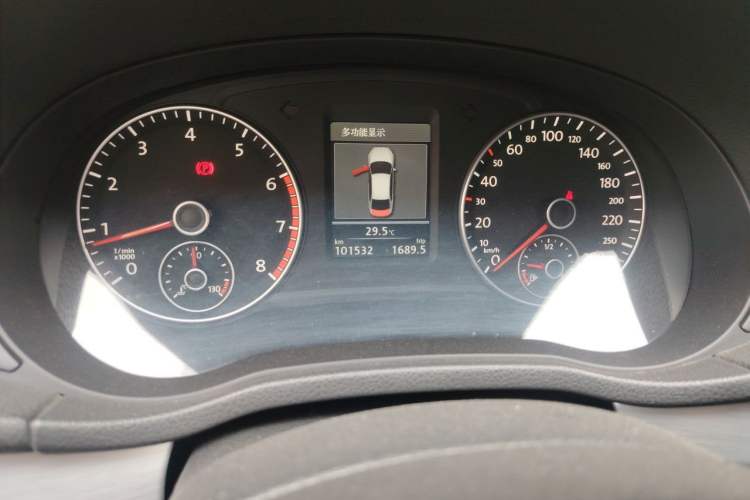 Used Volkswagen Passat 2014 1.8TSI DSG Prestige Navigation Edition Odometer Close Up