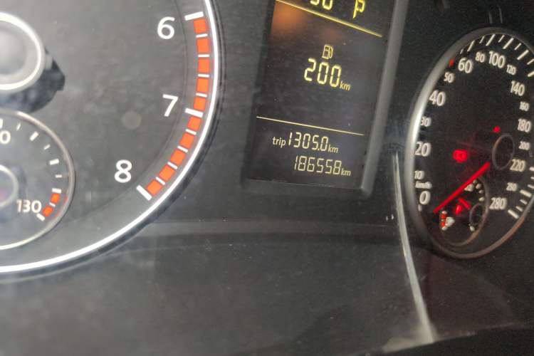 Used Volkswagen Passat 2014 1.8TSI DSG Prestige Edition Odometer Close Up