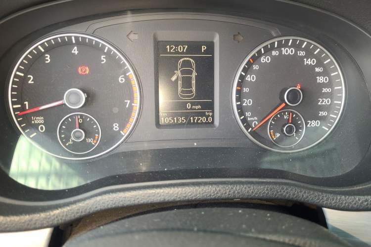 Used Volkswagen Passat 2014 1.8TSI DSG Prestige Edition Odometer Close Up