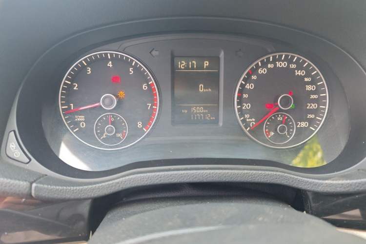 Used Volkswagen Passat 2014 1.8TSI DSG Prestige Edition Odometer Close Up
