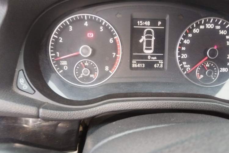 Used Volkswagen Passat 2014 1.8TSI DSG Prestige Edition Odometer Close Up