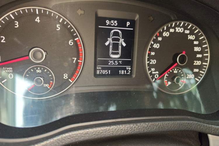Used Volkswagen Passat 2014 1.8TSI DSG Prestige Edition Odometer Close Up