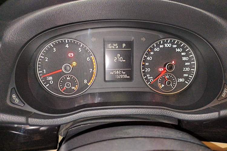 Used Volkswagen Passat 2014 1.4TSI DSG Prestige Edition Odometer Close Up