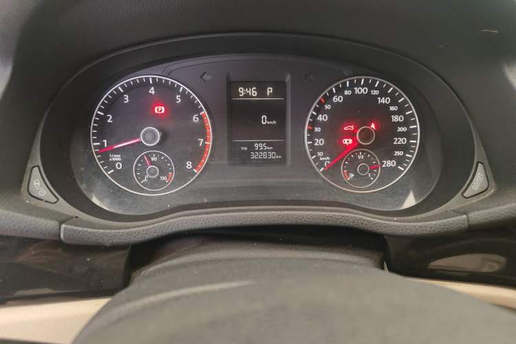 Used Volkswagen Passat 2014 1.8TSI DSG Prestige Edition Odometer Close Up
