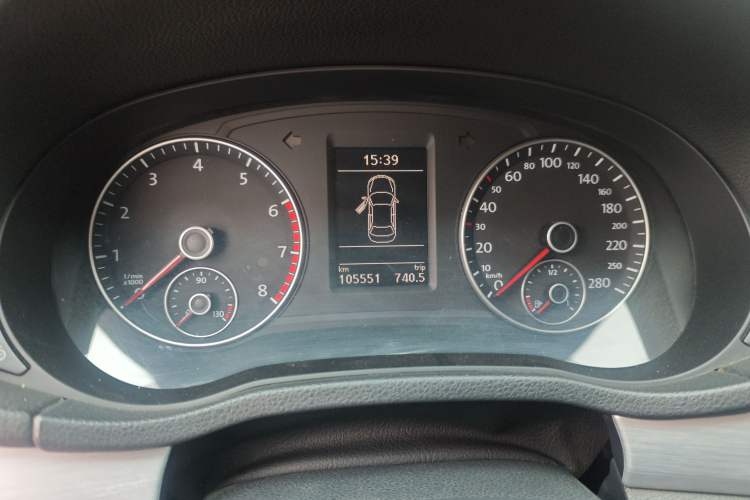 Used Volkswagen Passat 2014 1.8TSI DSG Prestige Edition Odometer Close Up