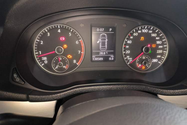 Used Volkswagen Passat 2014 1.8TSI DSG Prestige Edition Odometer Close Up