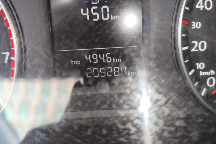 Used Volkswagen Passat 2014 1.8TSI DSG Prestige Edition Odometer Close Up