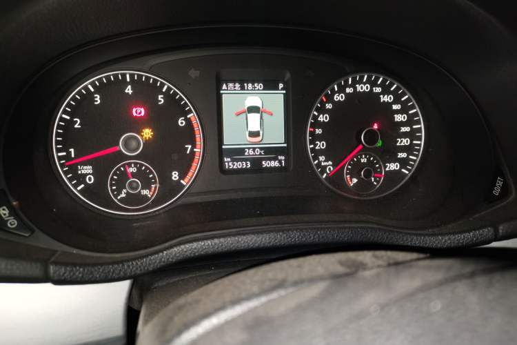 Used Volkswagen Passat 2014 1.8TSI DSG Prestige Navigation Edition Odometer Close Up