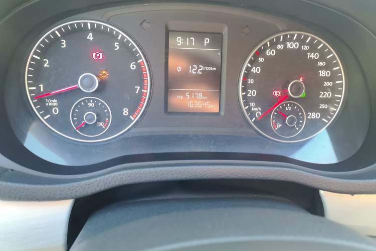 Used Volkswagen Passat 2014 1.4TSI DSG Prestige Edition Odometer Close Up