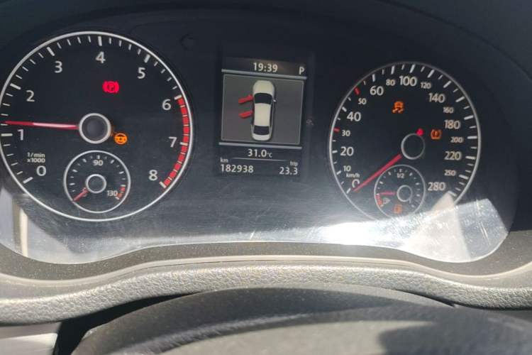Used Volkswagen Passat 2014 1.8TSI DSG Prestige Edition Odometer Close Up