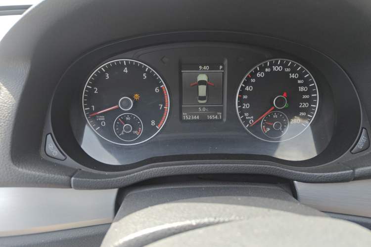 Used Volkswagen Passat 2014 1.8TSI DSG Prestige Edition Odometer Close Up