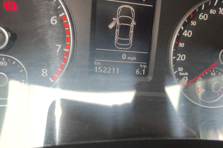 Used Volkswagen Passat 2014 1.8TSI DSG Prestige Edition Odometer Close Up