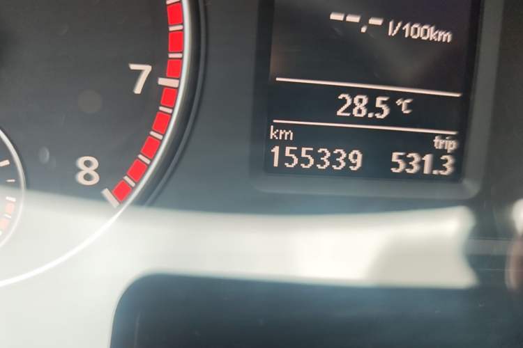 Used Volkswagen Passat 2014 1.8TSI DSG Prestige Edition Odometer Close Up